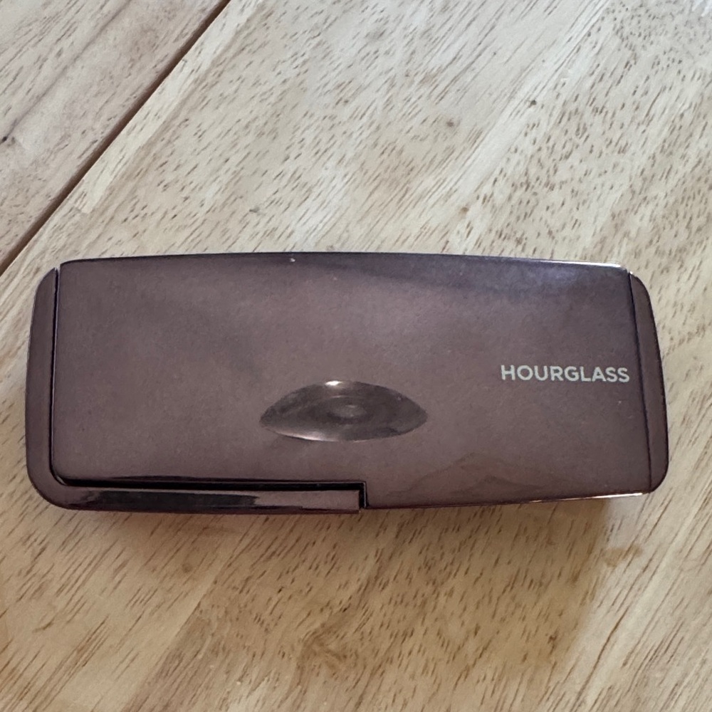 Hourglass Highlighter in Bronze